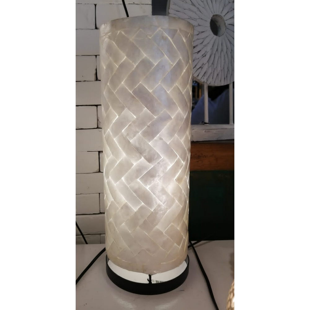 Candi Dasa Szőtt Hatású Cilinder Alakú Kagyló Asztali Lámpa