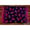 Hibiszkusz mintás sarong fekete alapon - rózsaszín